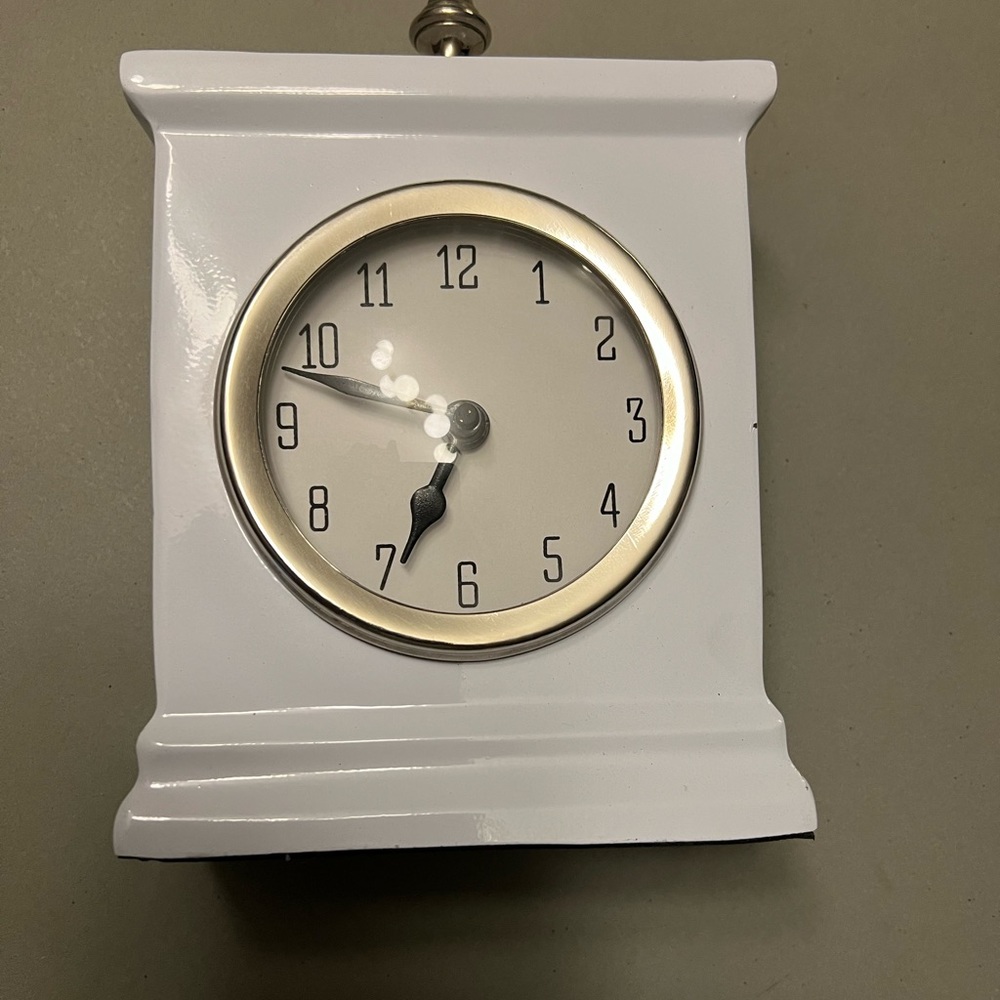 Accent clock NWT